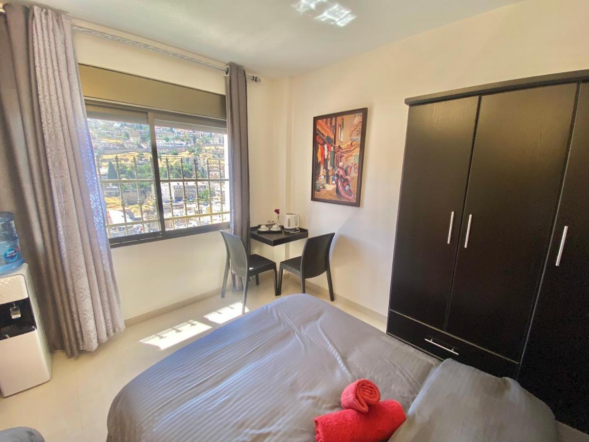 Villa Mira Guesthouse 2 - Downtown Central Amman - Al Diyrih ภายนอก รูปภาพ