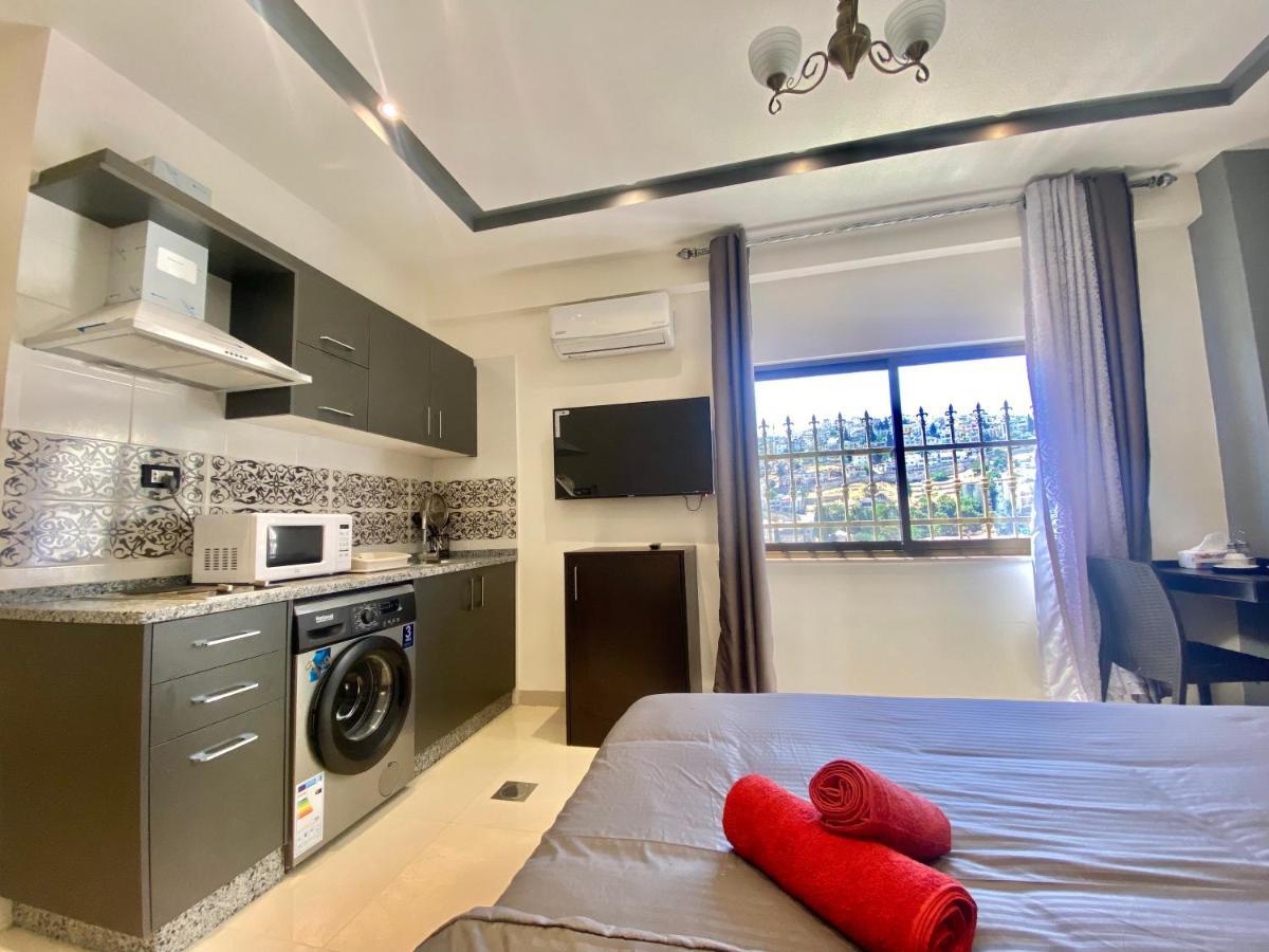 Villa Mira Guesthouse 2 - Downtown Central Amman - Al Diyrih ภายนอก รูปภาพ