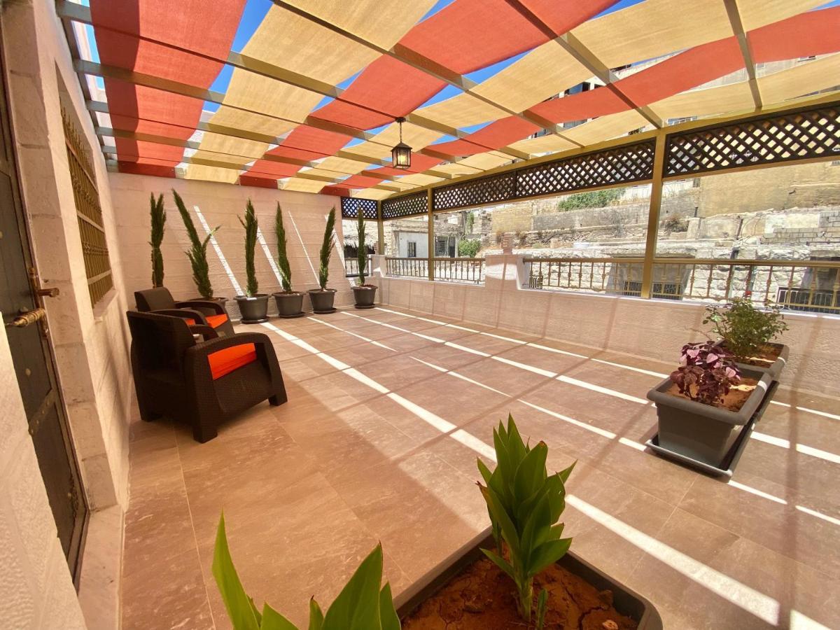 Villa Mira Guesthouse 2 - Downtown Central Amman - Al Diyrih ภายนอก รูปภาพ